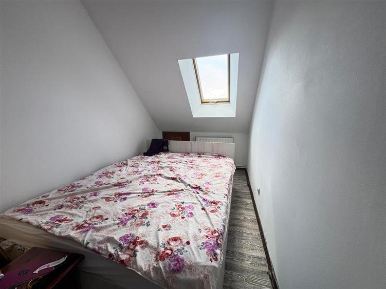 Apartament cu 3 camere semidecomandat, mobilat în Central