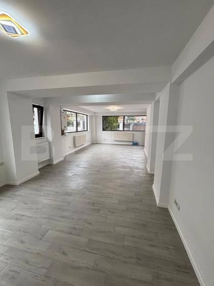 Spațiu comercial, de 49 mp, în Periferie