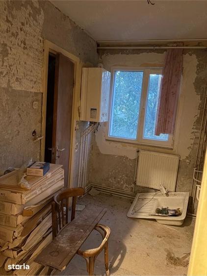 Apartament cu 3 camere semidecomandat în Militari