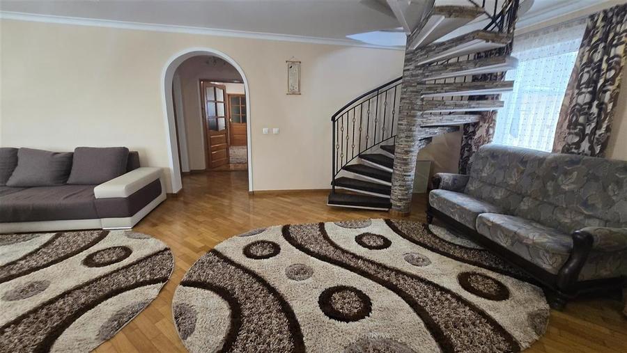 Casă individuală cu 5 camere cu Garaj în Dărmănești