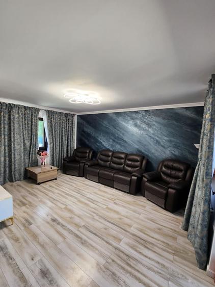 Casă cu 4 camere în Lacu Sărat