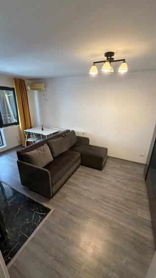 Apartament cu 2 camere decomandat în 1 Decembrie