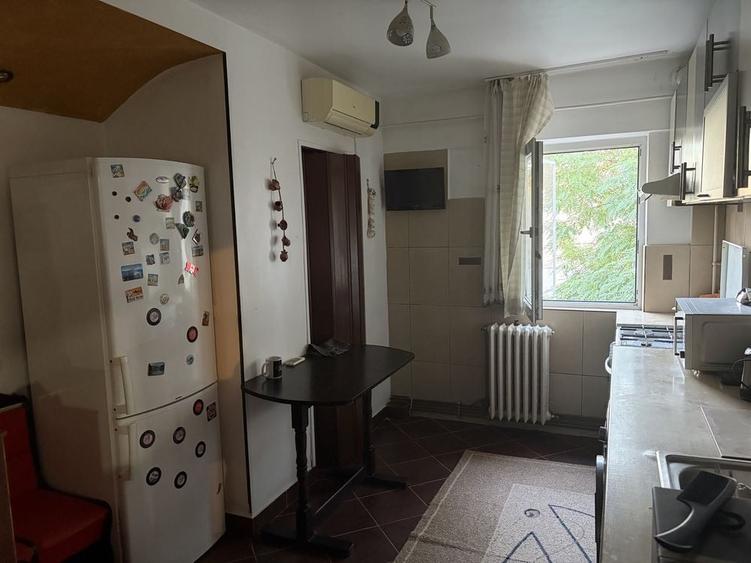 Apartament cu 2 camere decomandat în Exterior Vest