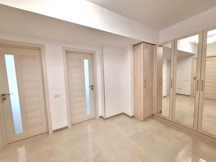 Penthouse cu 4 camere decomandat în Craiovei