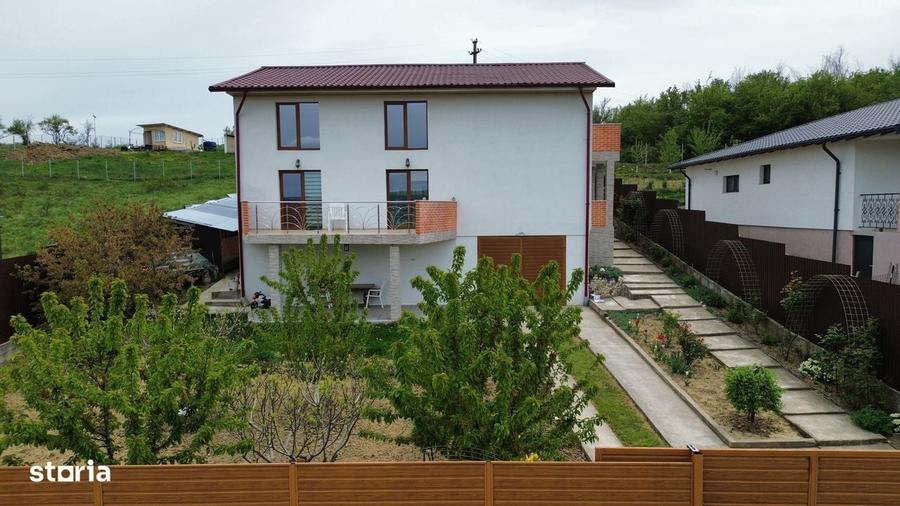 Casă cu 4 camere cu Teren 1175 Mp în Central