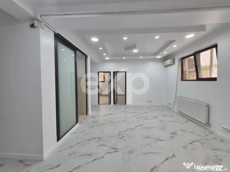 Apartament cu 3 camere semidecomandat în Lacul Tei