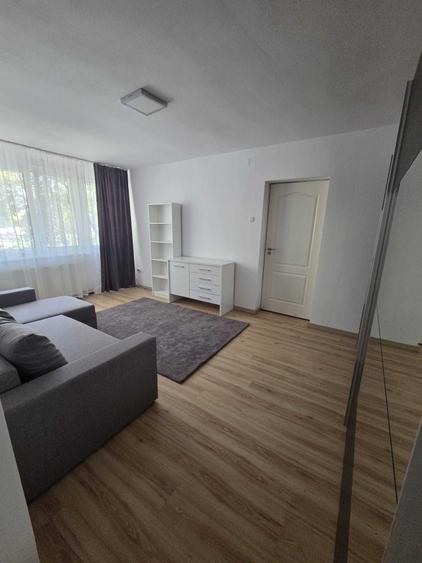 Apartament cu 2 camere semidecomandat în Aleea Carpați