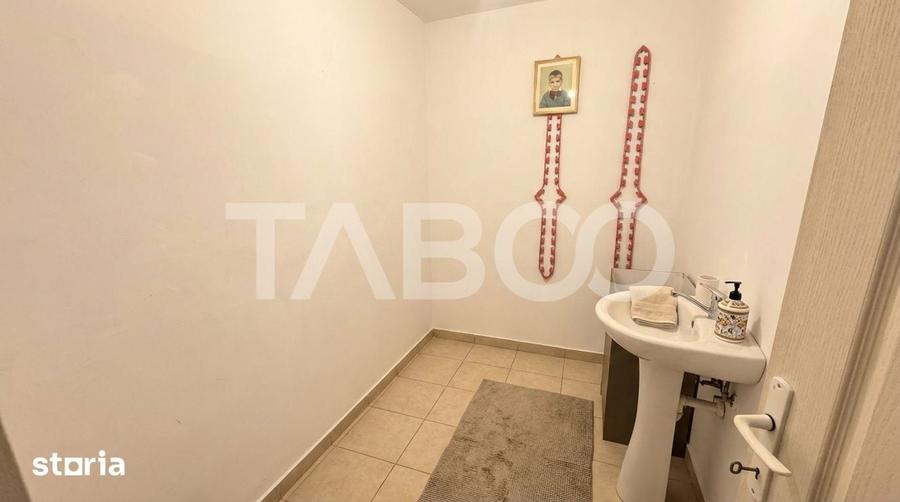 Apartament cu 3 camere decomandat în Valea Aurie