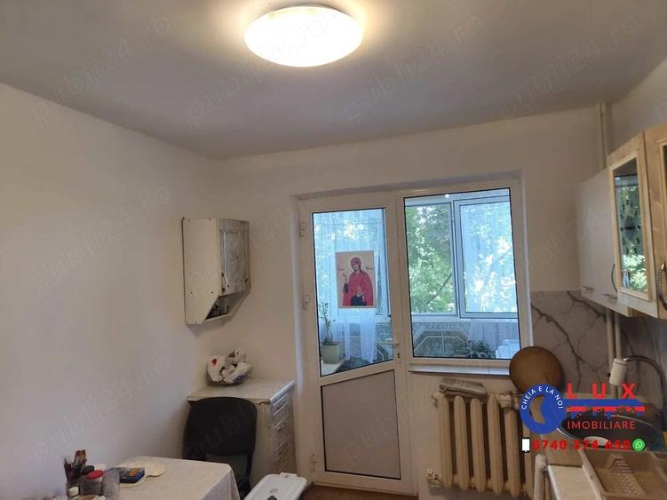 Apartament cu 3 camere semidecomandat în Babadag