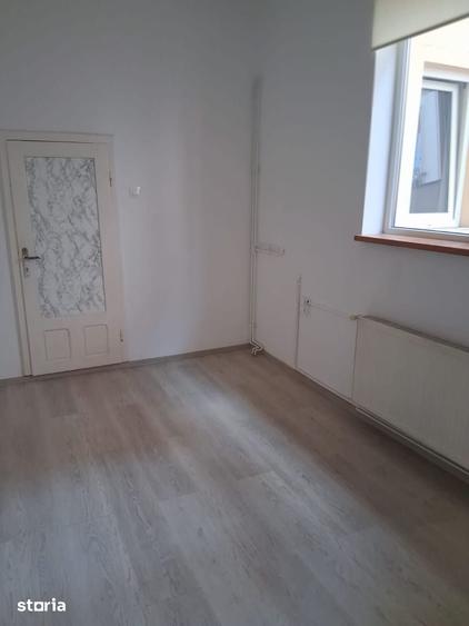 Casă cu 6 camere cu Teren 200 Mp în Timpuri Noi