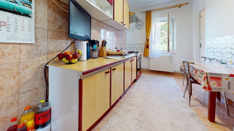Apartament cu 3 camere semidecomandat în Gemenii