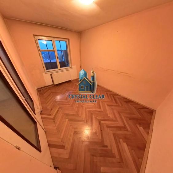 Apartament cu 3 camere semidecomandat în Tudor Vladimirescu
