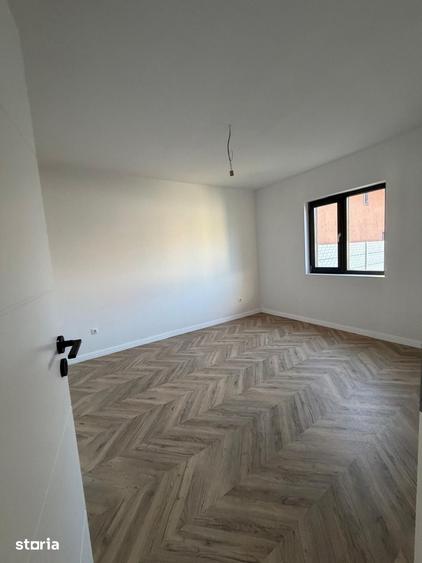 Casă cu 5 camere cu Teren 461 Mp în Domnești