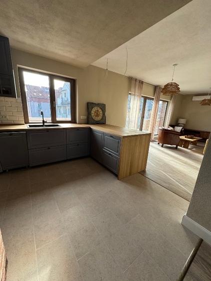 Apartament cu 3 camere decomandat, mobilat în Gheorgheni