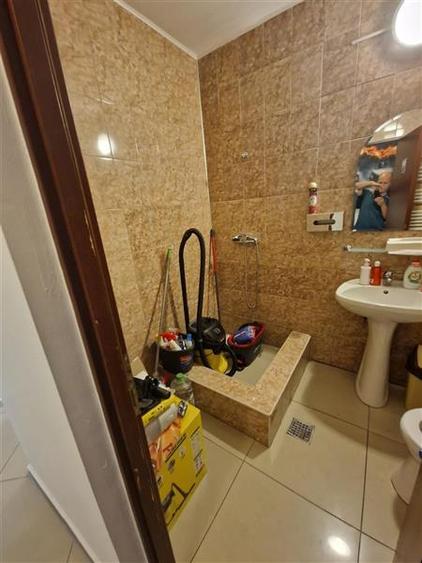 Apartament cu 3 camere semidecomandat în Herăstrău