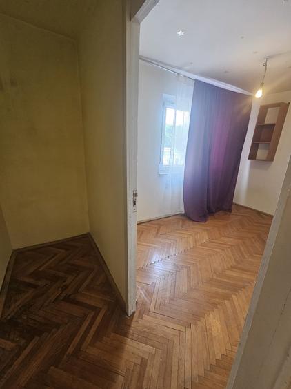 Apartament cu 4 camere semidecomandat în Soarelui