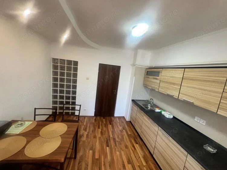 Apartament cu 2 camere decomandat în Trocadero