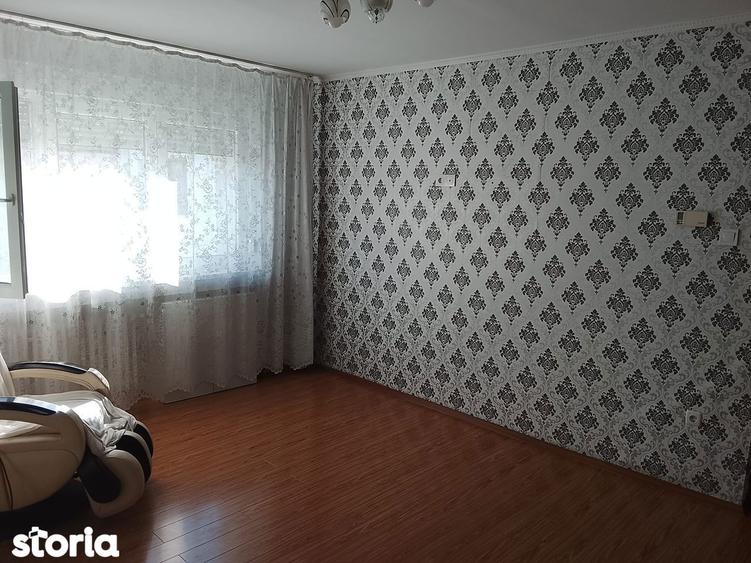 Apartament cu 3 camere în Micro 16