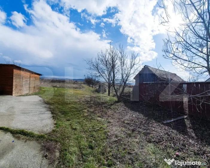 Casă cu 5 camere cu Teren 5000 Mp în Central