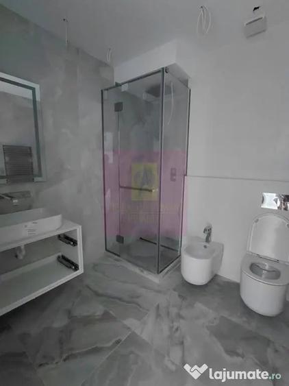 Apartament cu 3 camere nedecomandat în Nord