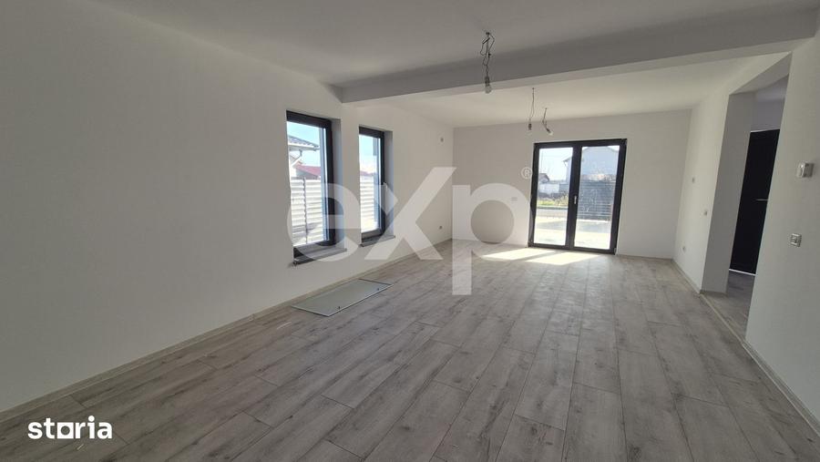 Casă cu 4 camere cu Teren 400 Mp în Bradu