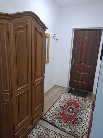 Apartament cu 2 camere decomandat, mobilat în Tractorul