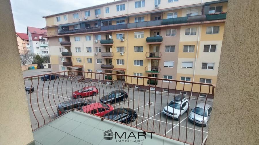 Apartament cu 3 camere decomandat în Central — fotografia 1