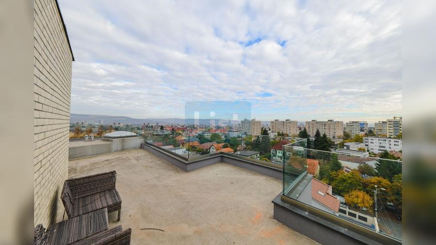 Apartament cu 5 camere semidecomandat în Gheorgheni