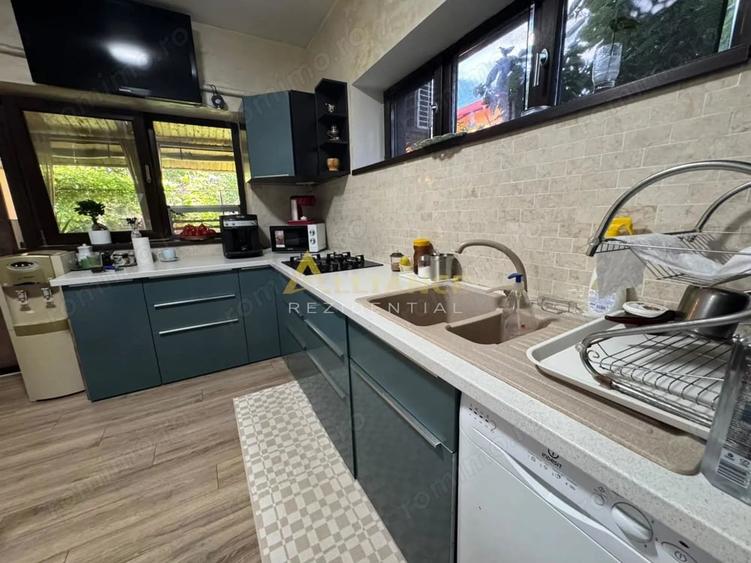 Casă cu 7 camere cu Teren 400 Mp în Central