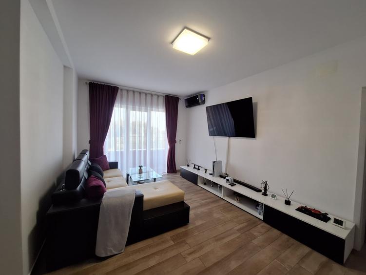 Apartament cu 3 camere semidecomandat, mobilat în Buziașului