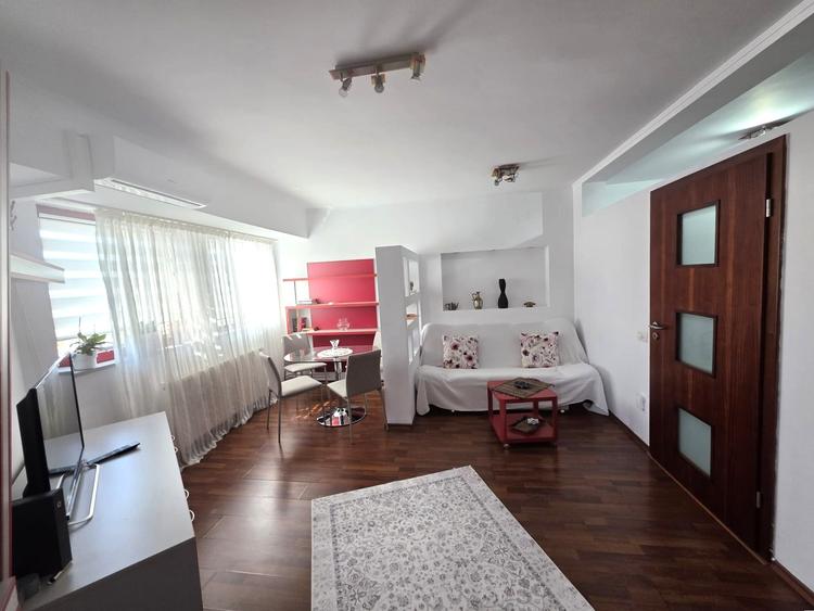 Apartament cu 3 camere decomandat în Titulescu