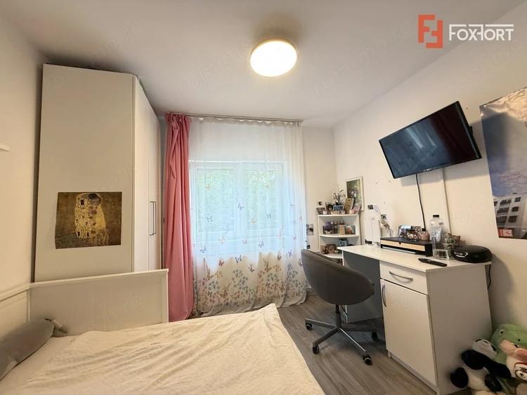 Apartament cu 3 camere semidecomandat în Lipovei