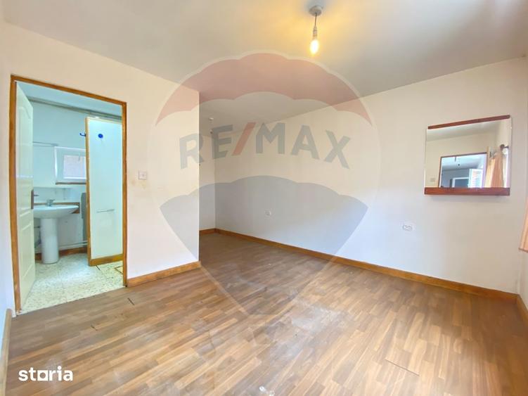 Casă cu 4 camere cu Teren 1063 Mp în Central