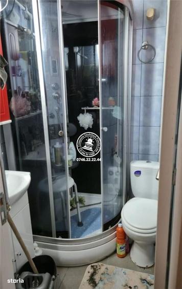 Apartament cu 3 camere semidecomandat în Podu Roș — fotografia 1