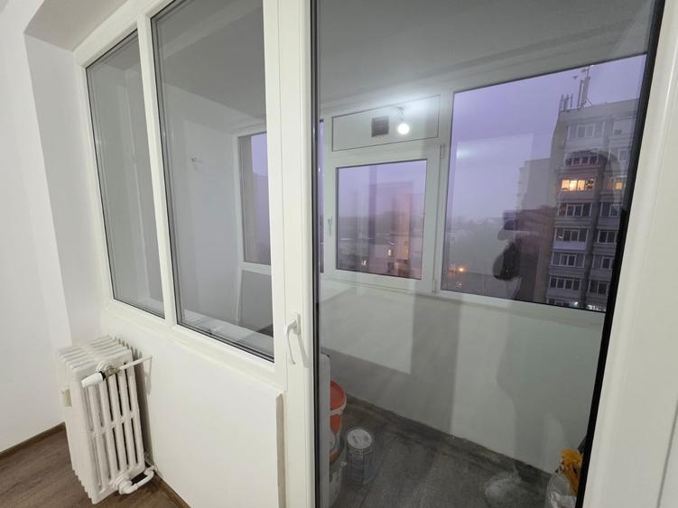 Apartament cu 3 camere semidecomandat în Vatra Luminoasă