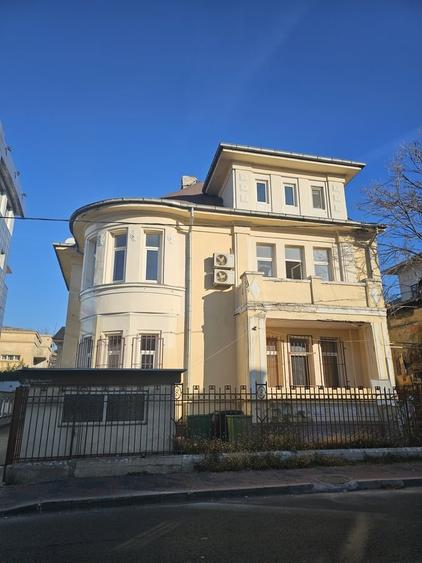 Casă cu 27 camere cu Teren 573 Mp în Basarab