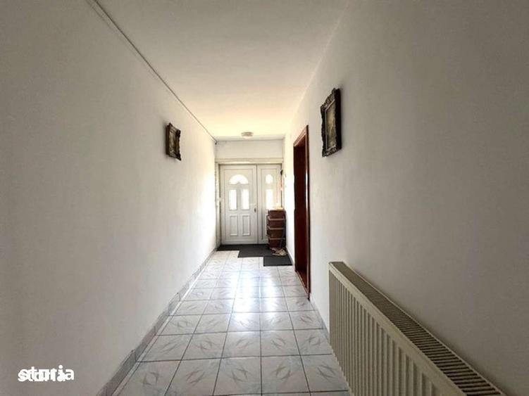 Casă cu 7 camere cu Teren 1250 Mp în Central