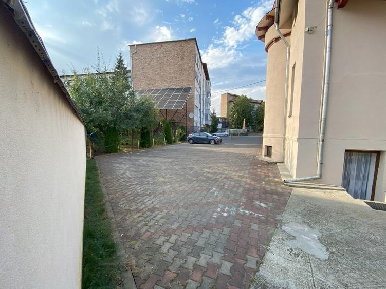 Casă individuală cu 5 camere cu Canalizare în Mărăței