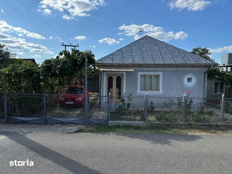 Casa de vanzare in Savinesti - 1