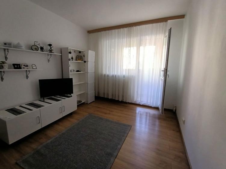 Garsonieră decomandată în Central