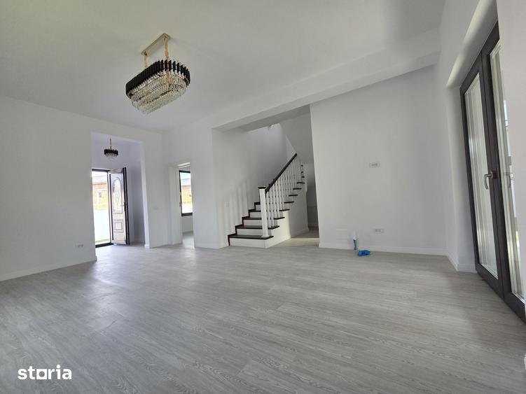 Casă cu 4 camere cu Teren 300 Mp în Cornetu