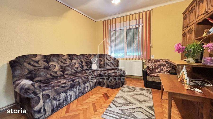 Casă cu 4 camere în Ghiroda