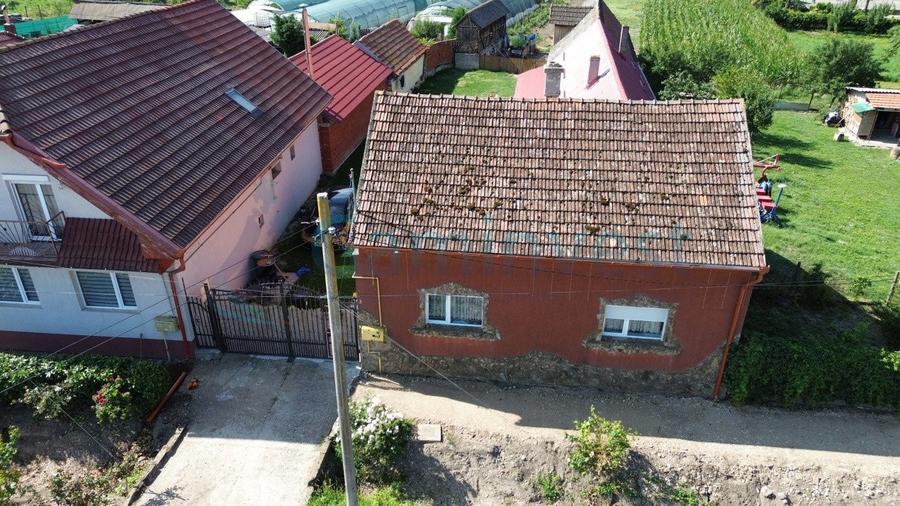 Casă individuală cu 3 camere cu Canalizare în Biharia