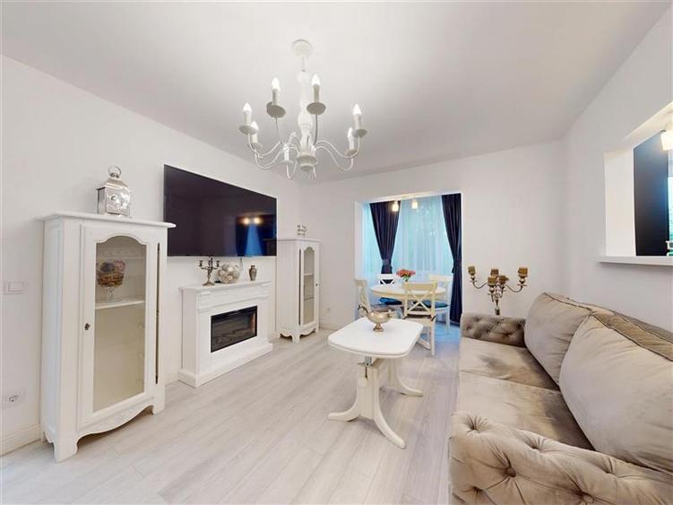 Apartament cu 3 camere semidecomandat, mobilat în Centrul Civic