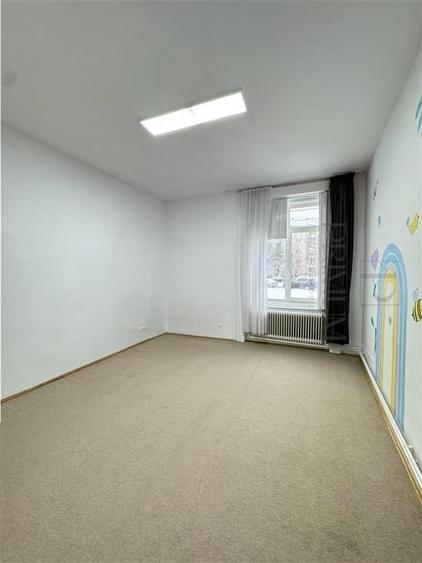 Casă individuală cu 10 camere cu Canalizare în Lunei
