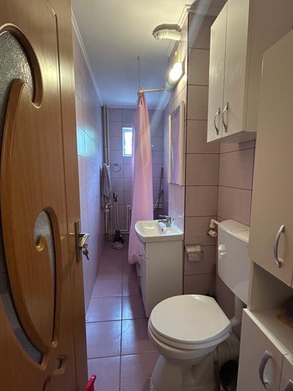 Apartament cu 3 camere semidecomandat în Tomis Nord