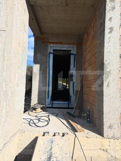 Duplex cu 4 camere cu Canalizare în Corunca