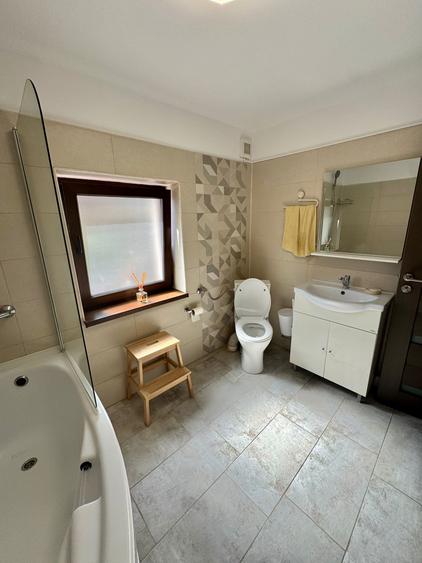 Apartament cu 2 camere decomandat în Peninsula