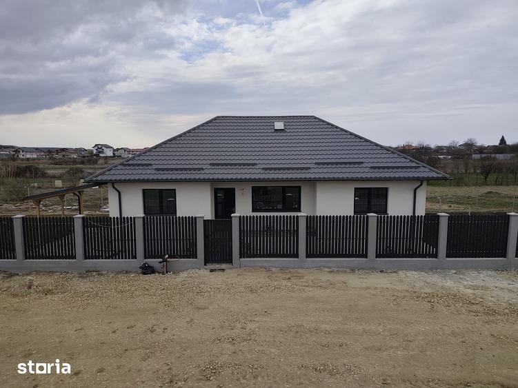 Casă cu 4 camere cu Teren 350 Mp în Joița