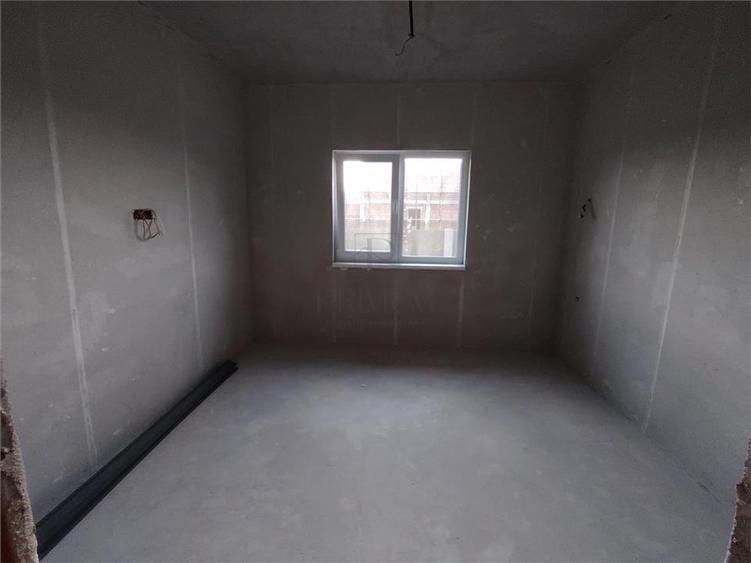 Duplex cu 4 camere cu Canalizare în Moșnița Nouă